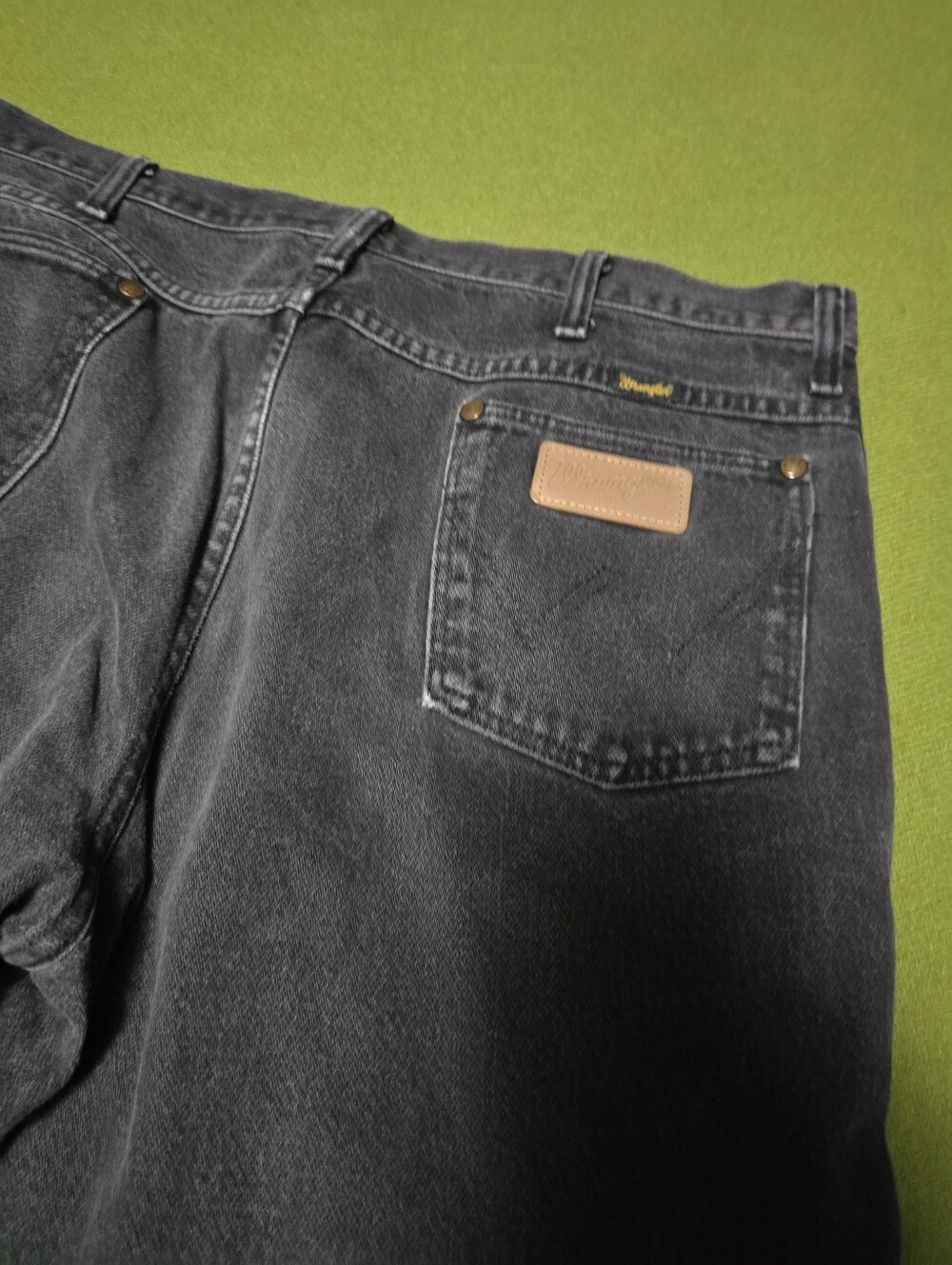 Wrangler Men's Black Relaxed Fit Denim Jeans with Leather Patch